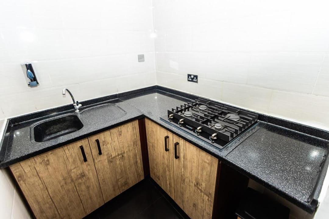Dann Residence Ogbodjo Bagian luar foto