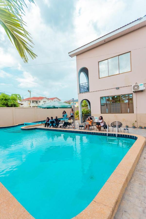 Dann Residence Ogbodjo Bagian luar foto